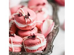 滿滿花香果香的玫瑰覆盆子馬卡龍，酥脆又香甜