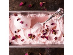 冰冰涼涼的玫瑰冰淇淋，超濃郁！